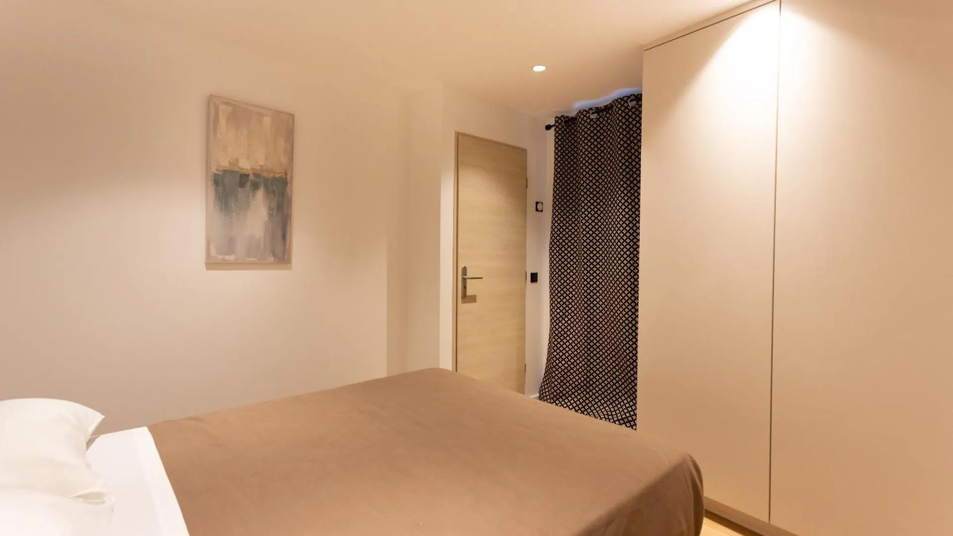 Hotel Leonard De Vinci II Paris 0*,  France